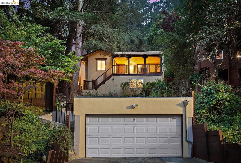 6729 Thornhill Dr DR, Oakland CA 94611