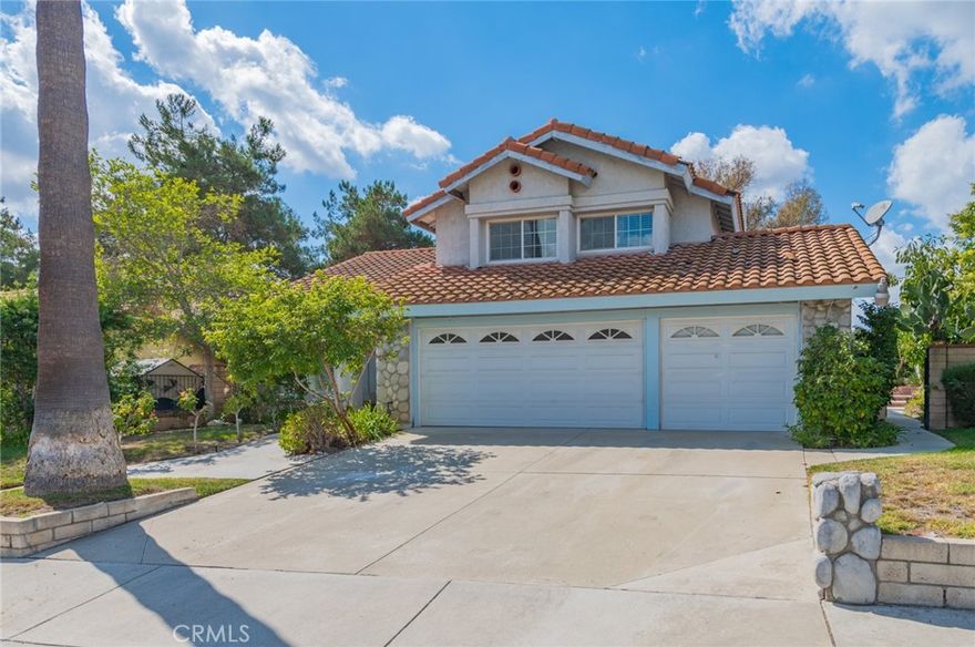 Welcome to 673 Bronco Way! This home is located in the prestigious Snow Creek community of Walnut — with no HOA. Life and learning are incredibly convenient — just a two-minute walk to the private school “Little Seed” and the large Snow Creek Plaza shopping center.  Only a five-minute walk to the expansive Snow Creek Park, which features open green spaces, a flowing creek, lighted baseball fields, and a playground for kids. A two-minute drive to Walnut High School (rated 10/10), Suzanne Middle School (rated 8/10), Walnut Library, the Walnut Gymnasium & Teen Center, and City Hall — plus just five minutes to freeway access for the 60 and 57! This home has been very well maintained and was previously remodeled by the seller. It features engineered wood flooring throughout, and a soaring entry with over 15-foot ceilings in the living and formal dining rooms. The spacious family room includes built-in cabinetry and a fireplace, while the kitchen offers ample storage and a central island. A downstairs bedroom and full bath provide convenient accommodations for guests or multigenerational living. With permits in place, the third garage has been converted into a separate-entry room ideal as a den, office, game room, or even a fifth bedroom. Upstairs there are three additional bedrooms and two bathrooms, including a vaulted master suite with an oversized balcony. The backyard is a true retreat, featuring a beautiful pool along with lemon, avocado, grape, plumeria, persimmon, bougainvillea, and a mature cactus.

Don’t miss your dream home!