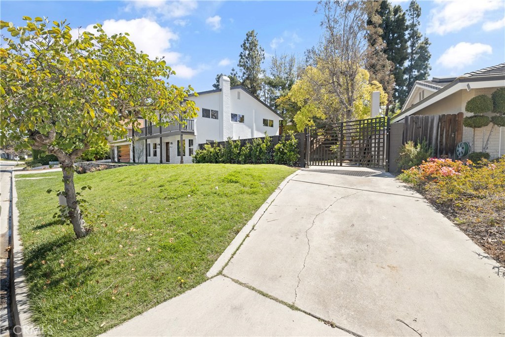 1924 Smokewood Avenue