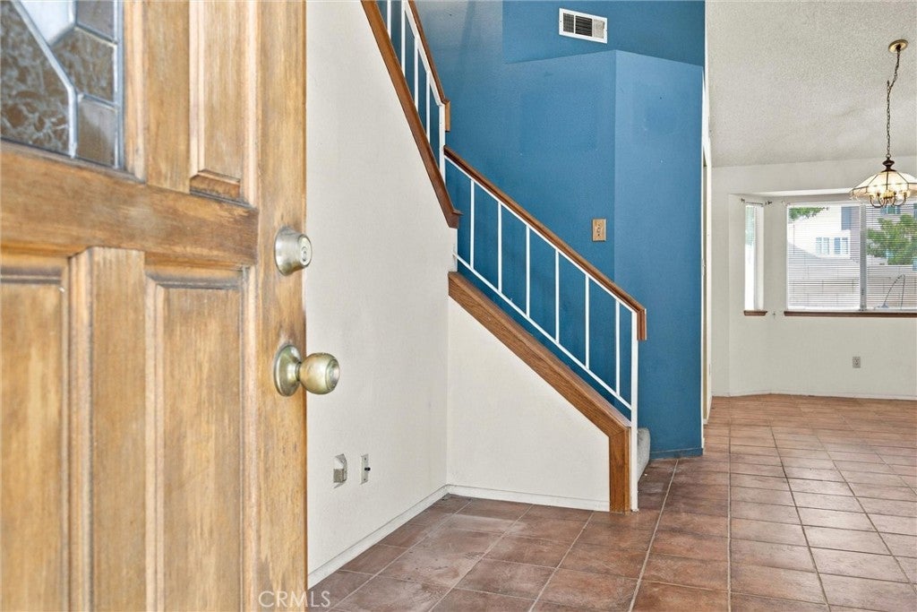 8216 Willowglen
