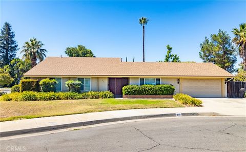 Photo of 310 Walnut Avenue, Redlands, CA 92373 (MLS # IG25215439) Photo of 310 Walnut Avenue, Redlands, CA 92373 (MLS # IG25215439)