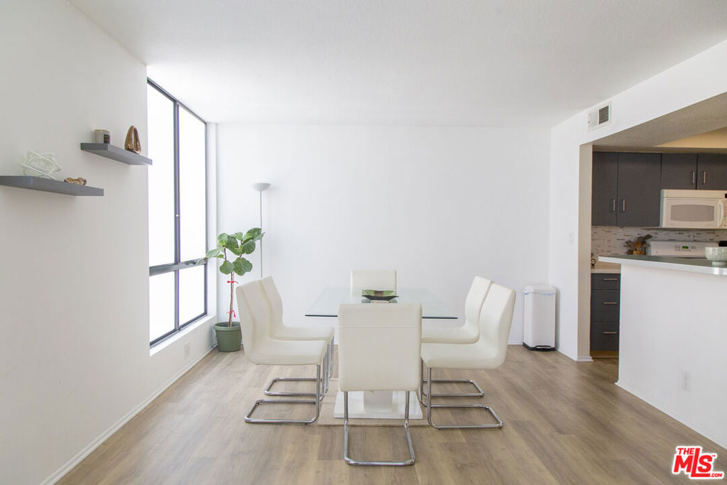 1312 S Saltair Avenue 102