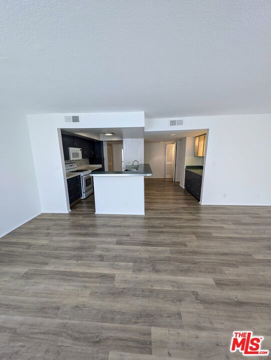 1312 S Saltair Avenue 102