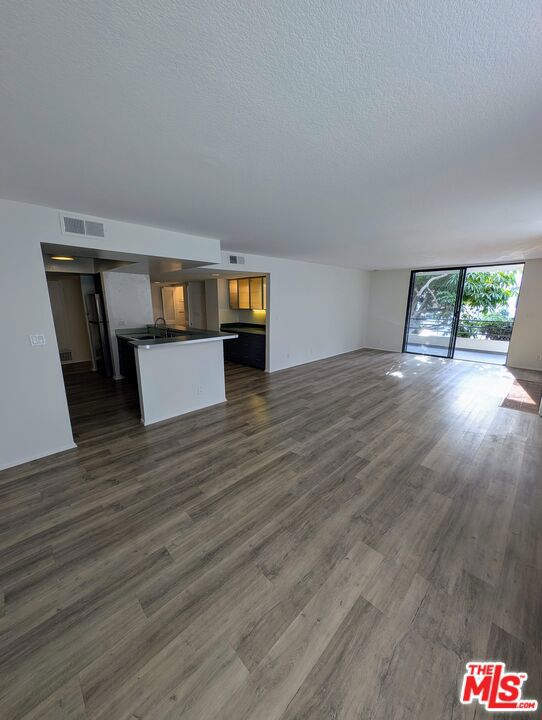 1312 S Saltair Avenue 102