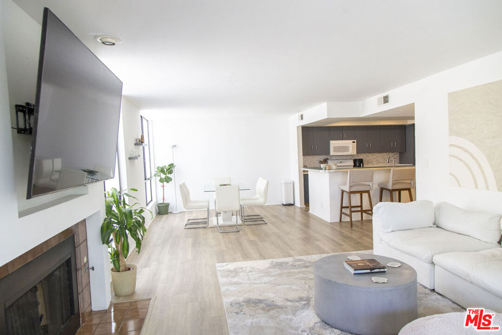 1312 S Saltair Avenue 102