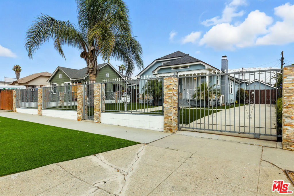 3521 W 58th Place