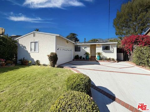 Photo of 2537 Fairmount Avenue, La Crescenta, CA 91214 (MLS # 26663527)