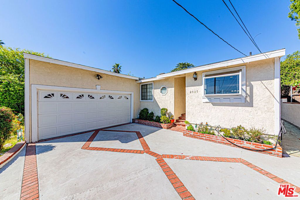 Photo of 2537 Fairmount Avenue, La Crescenta, CA 91214 (MLS # 26663527)