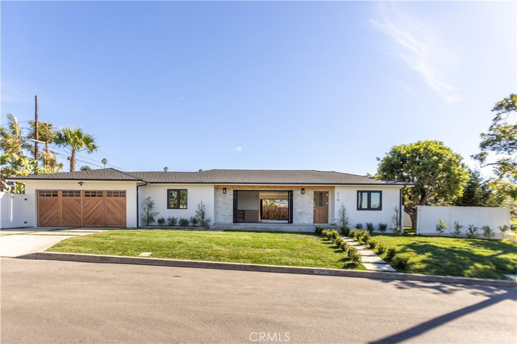 Photo of 319 Paseo De Gracia, Redondo Beach, CA 90277 (MLS # SB26061972)