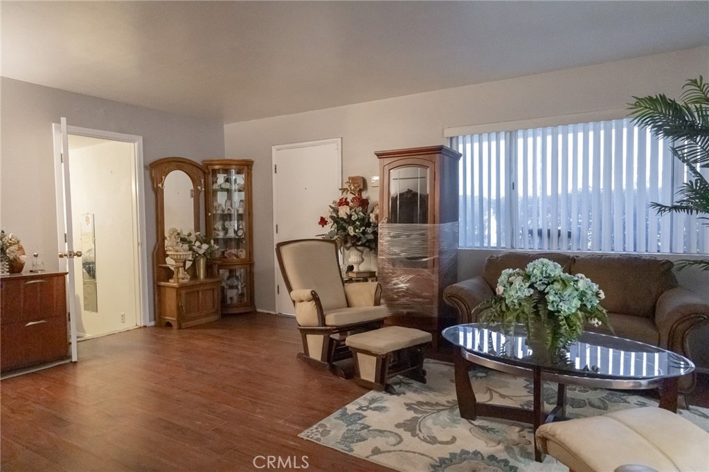 3087 W George Street