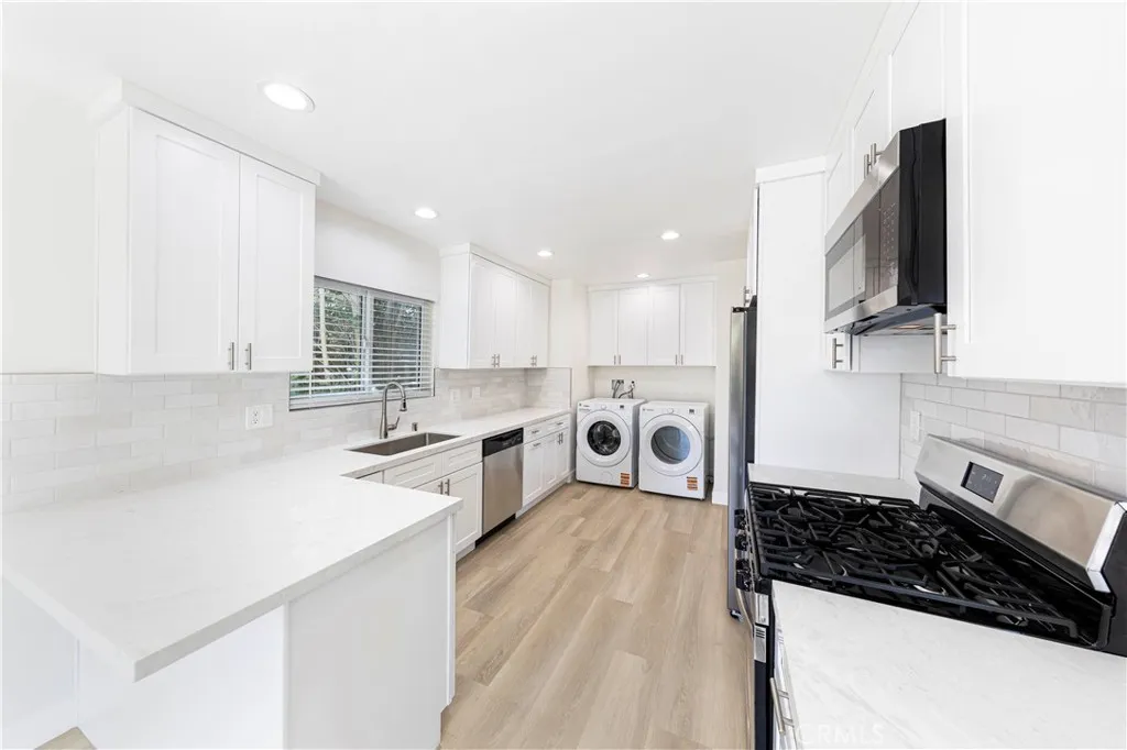 Costa Mesa, California 92627, United States, 3 Bedrooms Bedrooms, ,2 BathroomsBathrooms,Residential,Active,245194