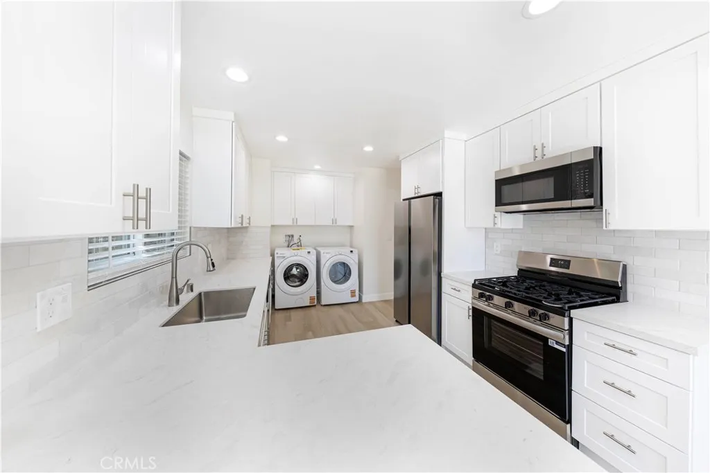 Costa Mesa, California 92627, United States, 3 Bedrooms Bedrooms, ,2 BathroomsBathrooms,Residential,Active,245194