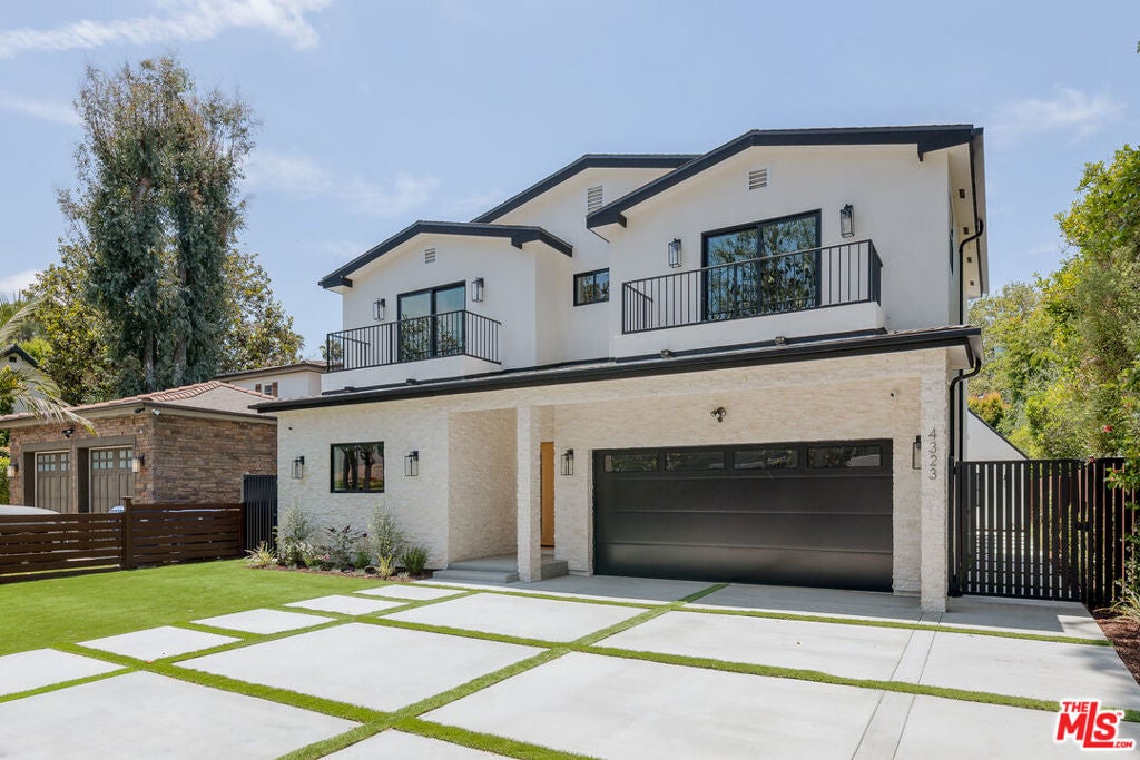 4323 Gentry Avenue