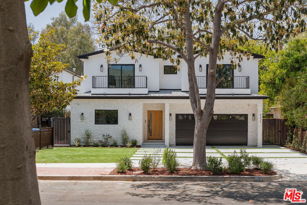 4323 Gentry Avenue
