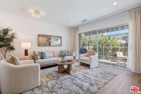 Photo of 611 9th Street #2, Santa Monica, CA 90402 (MLS # 26665831)