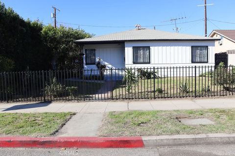 Photo of 5909 Vineland Avenue, North Hollywood, CA 91601 (MLS # SR26023403)
