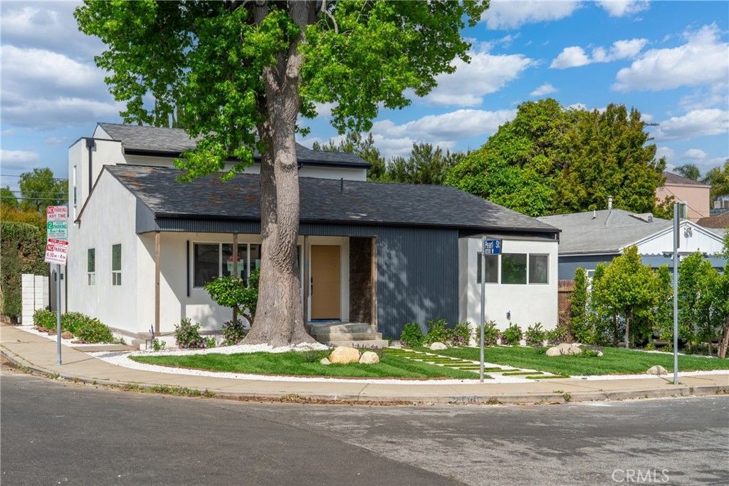 Photo of 2536 Cotner Ave Ave, Los Angeles, CA 90064 (MLS # OC25130704)