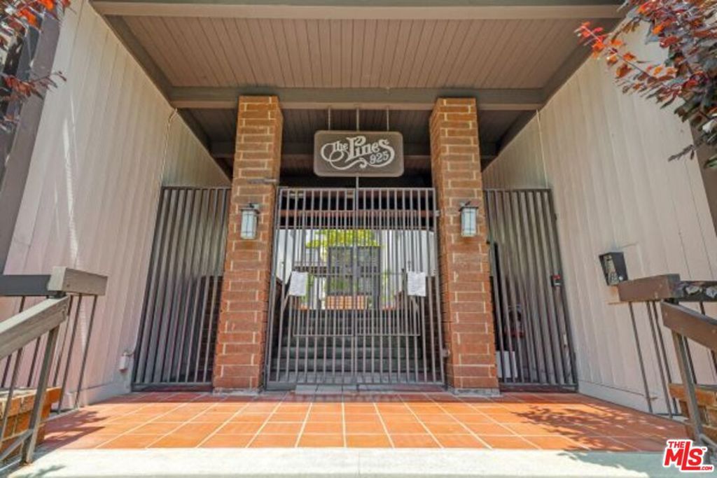 Photo of 925 14th Street #20, Santa Monica, CA 90403 (MLS # 25576575)