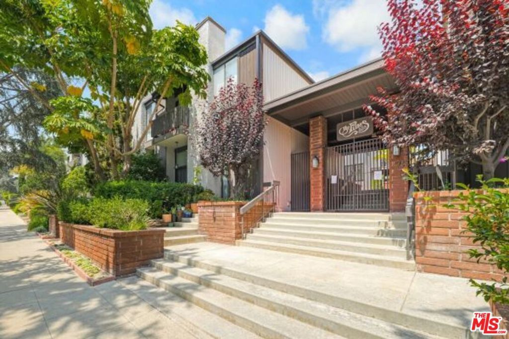 Photo of 925 14th Street #20, Santa Monica, CA 90403 (MLS # 25576575)