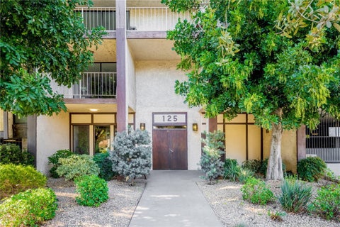 Photo of 125 N Allen Avenue #203, Pasadena, CA 91106 (MLS # GD26188259)