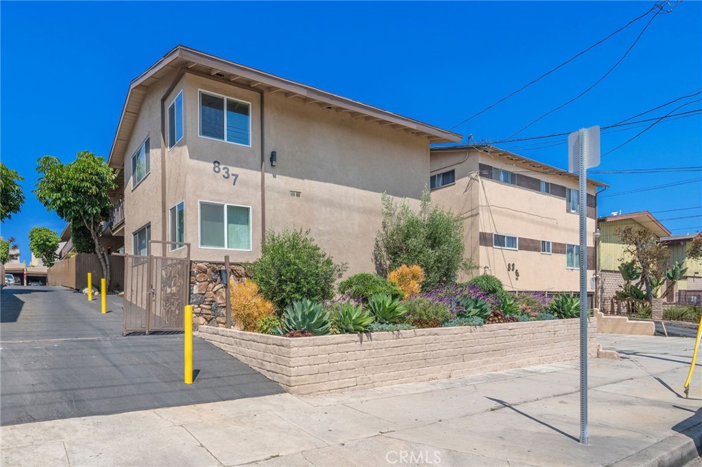 837 W Beach Avenue