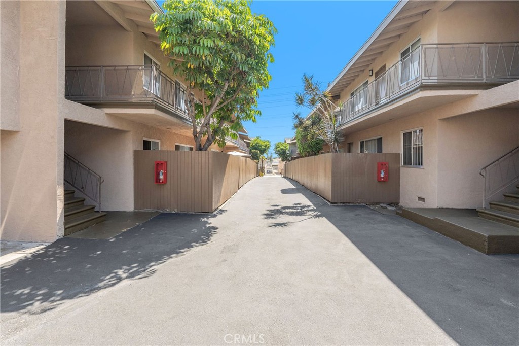 837 W Beach Avenue