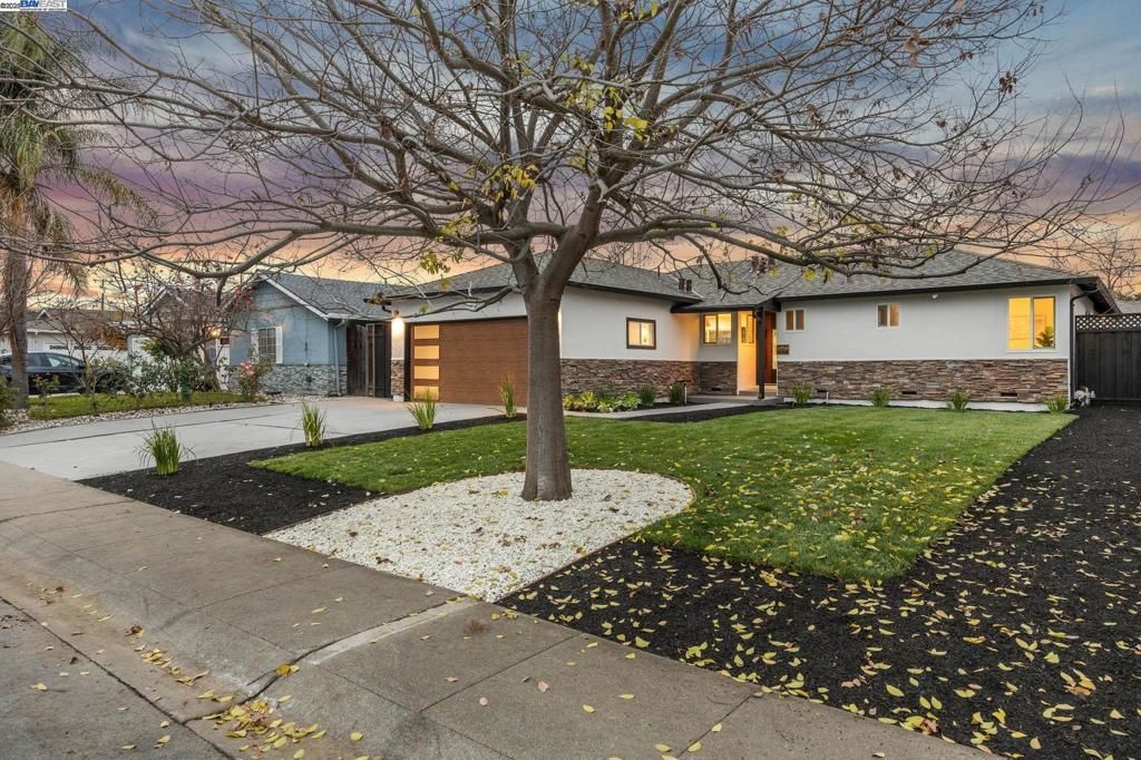 Photo of 10777 W Estates Dr Dr, Cupertino, CA 95014 (MLS # 41119479)