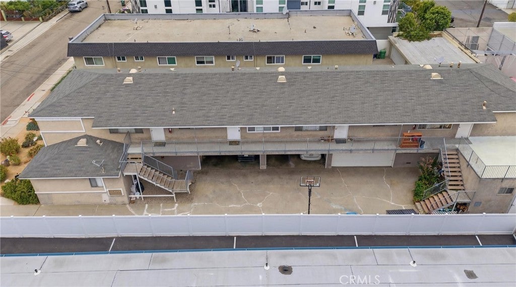 2311 Vanderbilt Ln.