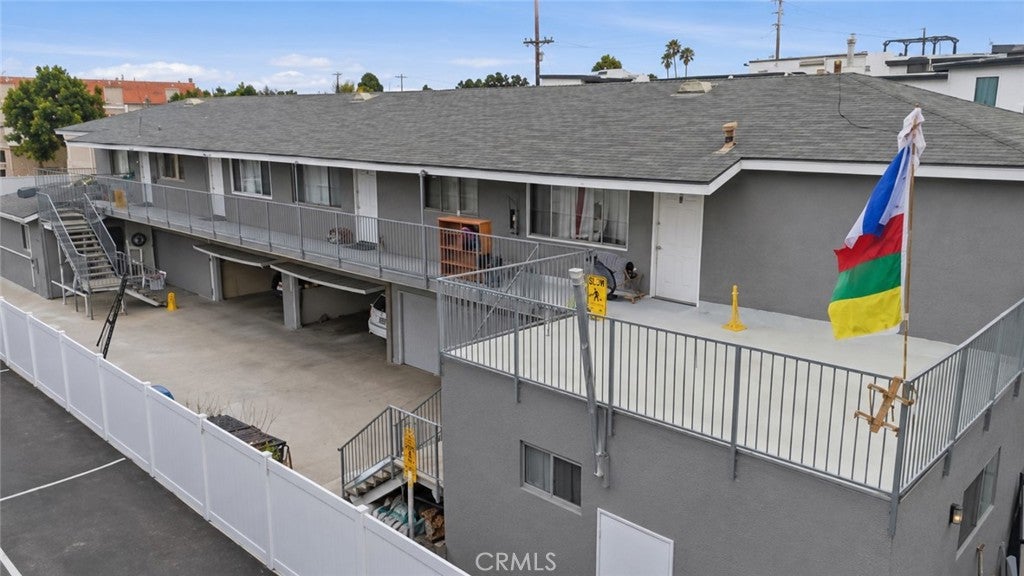 2311 Vanderbilt Ln.