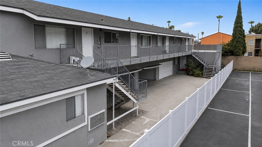 2311 Vanderbilt Ln.