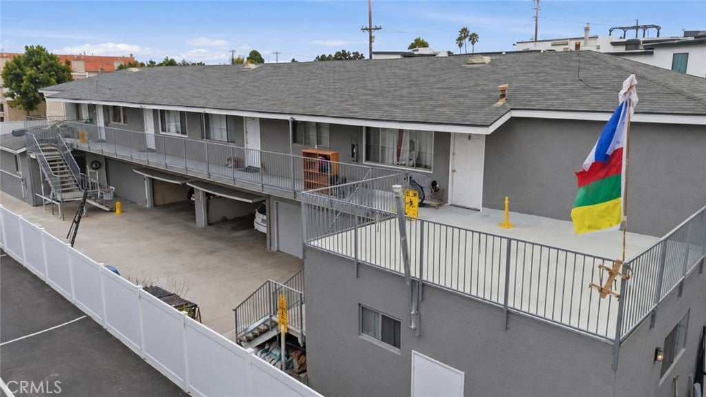 2311 Vanderbilt Ln.
