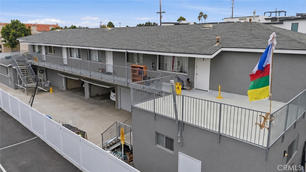 2311 Vanderbilt Ln.