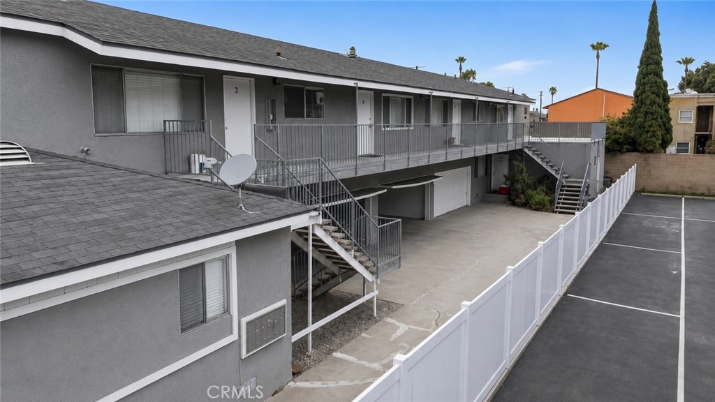 2311 Vanderbilt Ln.