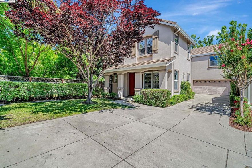 Welcome to this elegant 3-bedroom, 2.5-bath home with a spacious loft (optional 4th bedroom) in the sought-after Quail Gardens neighborhood. Enjoy a private lot with no neighbors on two sides and a serene backyard ideal for entertaining. The thoughtfully designed layout includes a formal living room, dining room, and a generous family room. Features include hardwood floors, crown molding, plantation shutters, and abundant natural light. The gourmet kitchen offers stainless steel appliances, gas cooktop, and breakfast nook. The primary suite includes a soaking tub, sitting area, and walk-in closet. Community pool and convenient access to Blackhawk Plaza, parks, and top-rated San Ramon Valley schools.