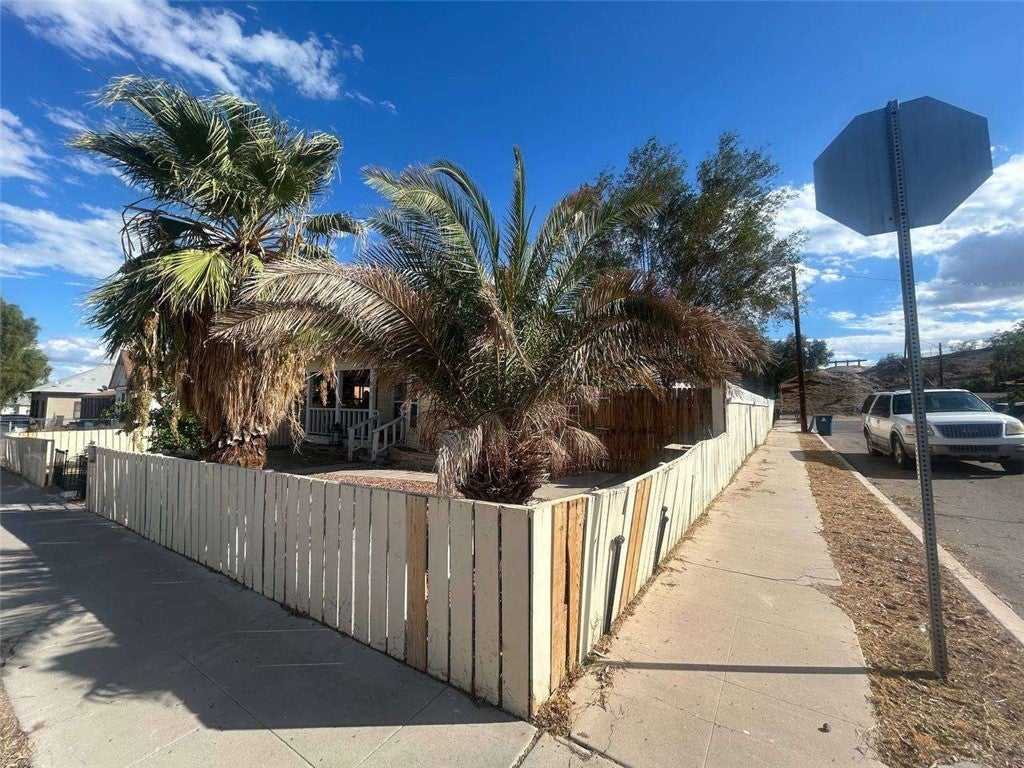 521 Acoma