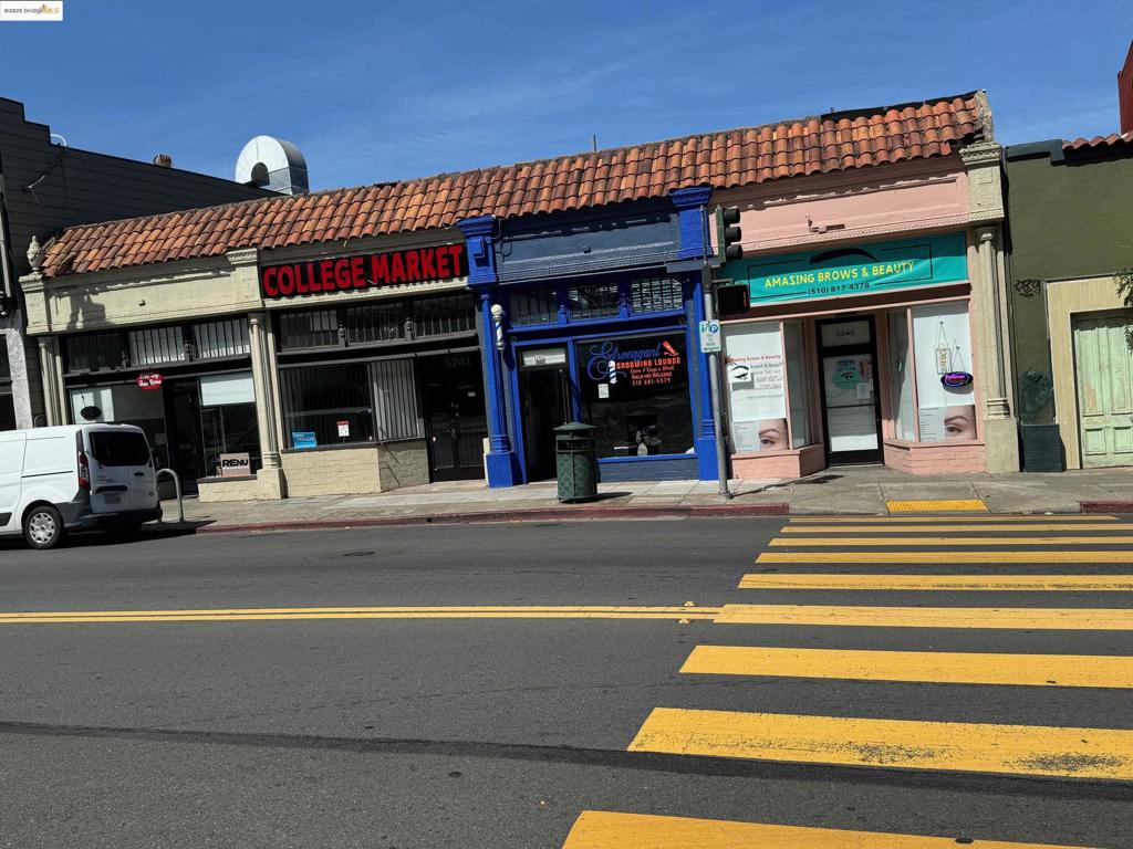 Wonderful, busy Retail and signalized Rockridge location. Small backyard behind the storefronts. Great opportunity for investing in the Rockridge neighborhood. Good income demographics and near public transportation and freeways.