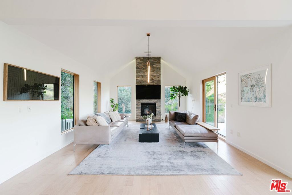 10110 Cielo Drive, Beverly Hills CA 90210