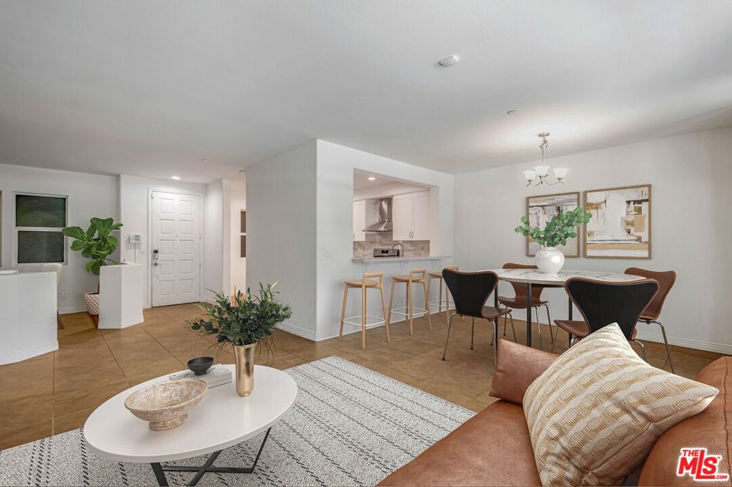 7100 Playa Vista Drive 123