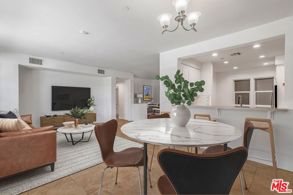 7100 Playa Vista Drive 123