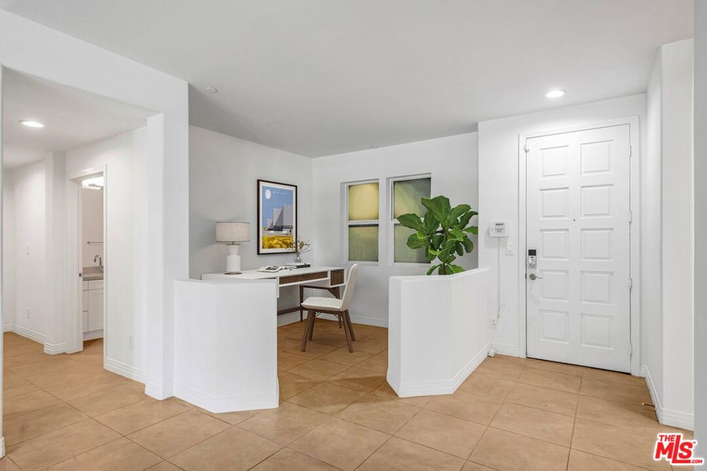 7100 Playa Vista Drive 123