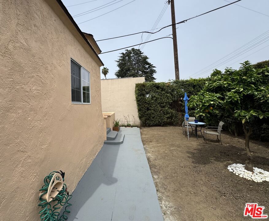 6141 Hazeltine Avenue