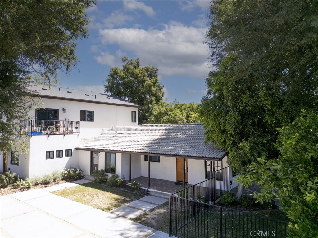 Now available for lease in the heart of Winnetka, this beautifully updated 2 bedroom, 2 bathroom home offers approximately 996 square feet of modern living space on a private gated lot. Behind the gates, you will find a bright open layout with contemporary finishes, including wood style flooring, recessed lighting, and dual pane windows that bring in abundant natural light.
The kitchen is designed with sleek quartz style countertops, stainless steel appliances, and ample cabinetry, flowing into the dining area and spacious living room. Both bedrooms are well sized, and the two bathrooms have been updated with clean modern fixtures, including a double sink vanity in one and a full size tub with shower in the other.
Outside, enjoy a fully enclosed yard with a shaded deck perfect for relaxing or entertaining. A separate laundry area and generous parking add to the appeal of this private and turnkey residence. Centrally located near shopping, dining, and major commuter routes, this 2 bedroom 2 bathroom home offers comfort, style, and privacy in a convenient setting.