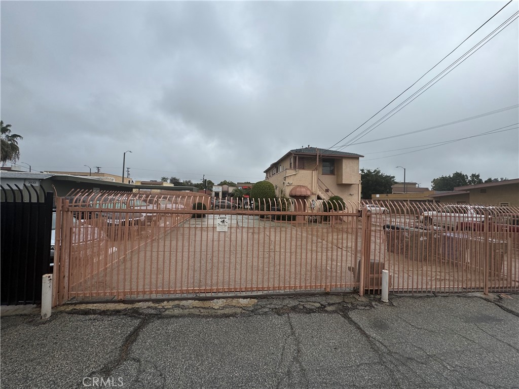 3527 W Beverly