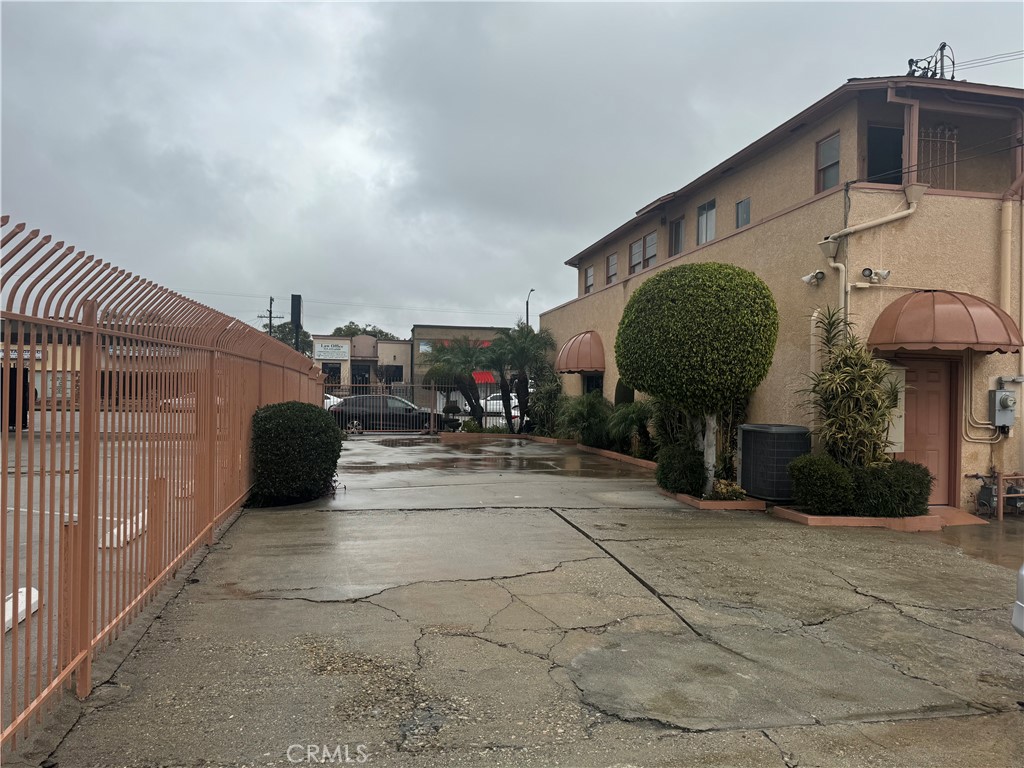 3527 W Beverly