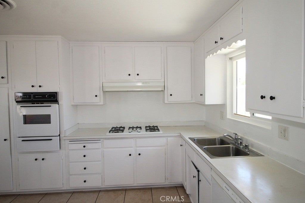 25626 Eaton