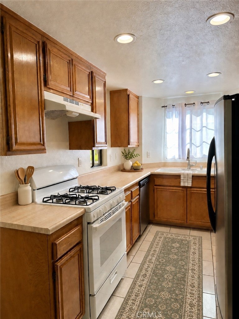 10220 De Soto Avenue 6