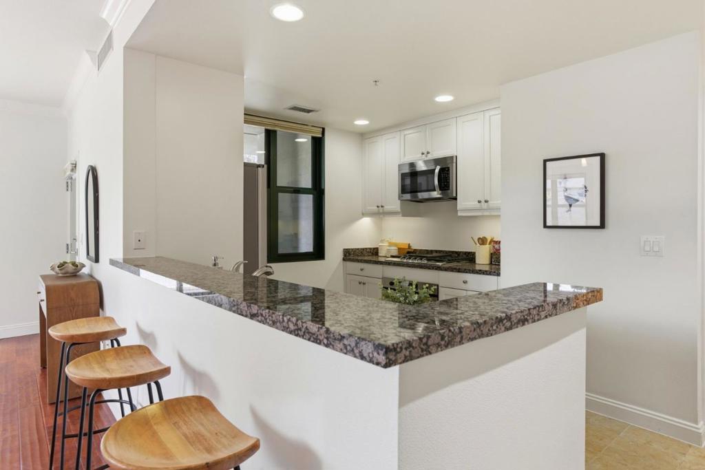 225 9th Avenue 105
