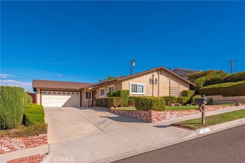 Photo of 856 Moffatt Circle, Simi Valley, CA 93065 (MLS # SR26215438)