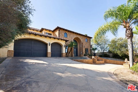 Photo of 4349 Clear Valley Drive, Encino, CA 91436 (MLS # 26105264)