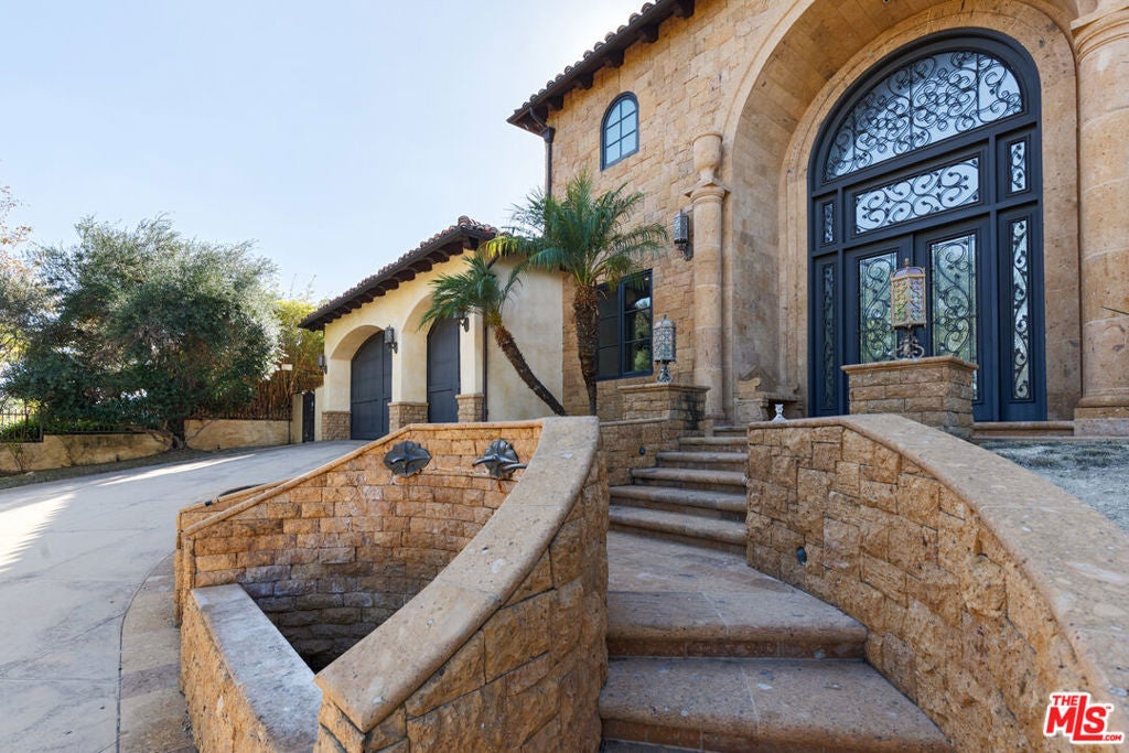 4349 Clear Valley Drive, Encino CA 91436